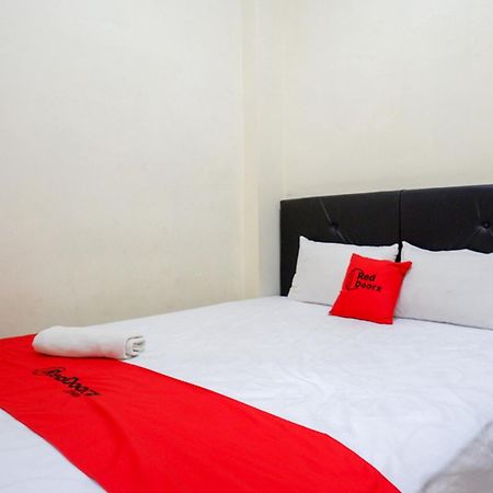 Reddoorz Syariah Near Purwosari Train Station Hotel Surakarta  Exterior photo