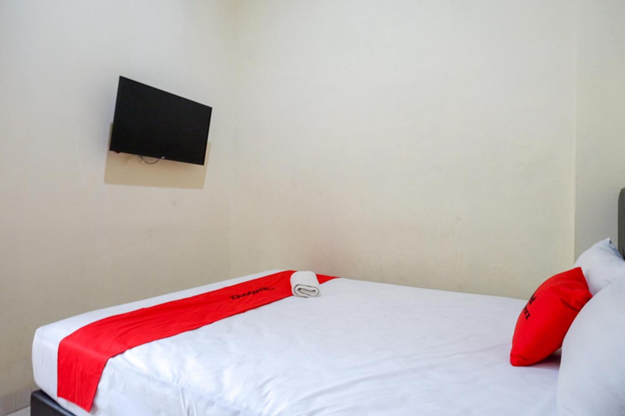 Reddoorz Syariah Near Purwosari Train Station Hotel Surakarta  Exterior photo